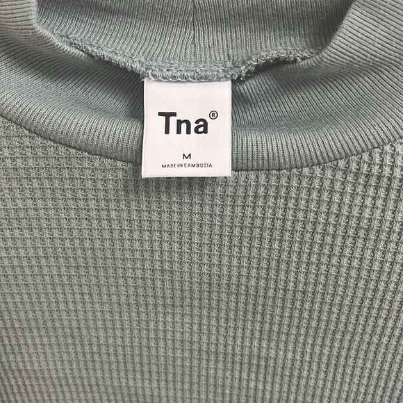 Aritzia TNA waffle long sleeve cropped mock neck tops (size M for both) - Picture 3 of 4